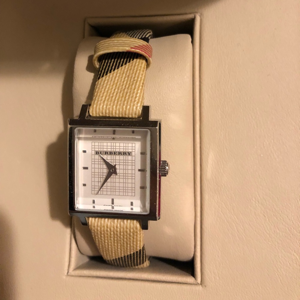Burberry watch - FIXED PRICE
